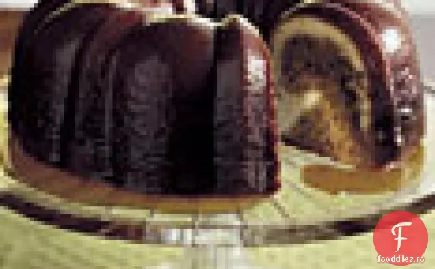 Tort Bundt De Melasă Pecan Cu Glazură Bourbon