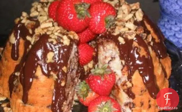 Incredibil Banana Split Bundt Tort