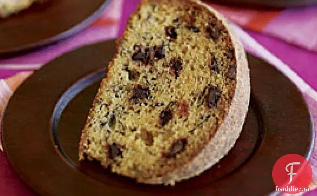 Tort de banane cu unt brun cu chipsuri de ciocolată