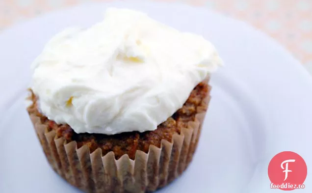 Cupcakes Cu Tort De Morcovi Cu Glazură Cremoasă De Brânză Cremă