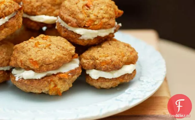 Fursecuri Sandwich Cu Tort De Morcovi Cu Umplutură De Brânză Cremă