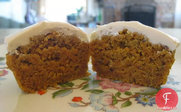 Brioșe de tort de morcovi fără Gluten cu glazură de brânză cremă de arțar