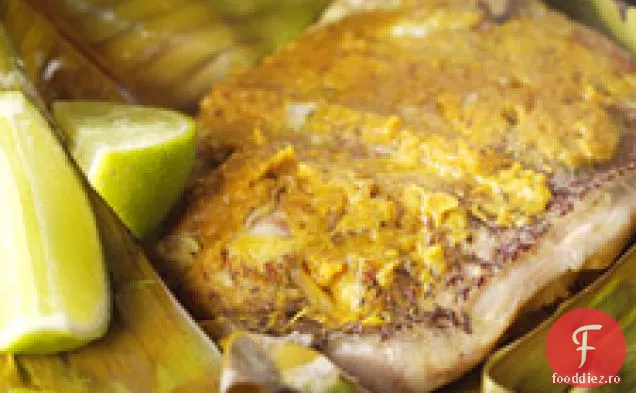 Snapper învelit cu frunze de banană