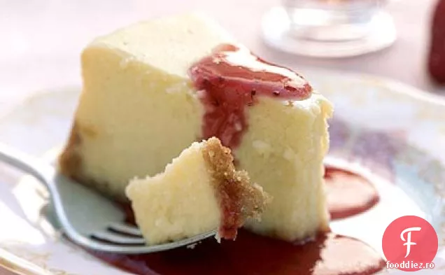 Cheesecake cu sos proaspăt de căpșuni