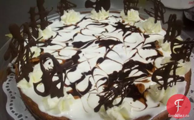 Cheesecake Cu Vârtej De Ciocolată