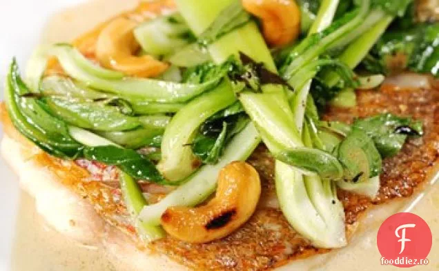 Roșu Snapper cu copilul Bok Choy