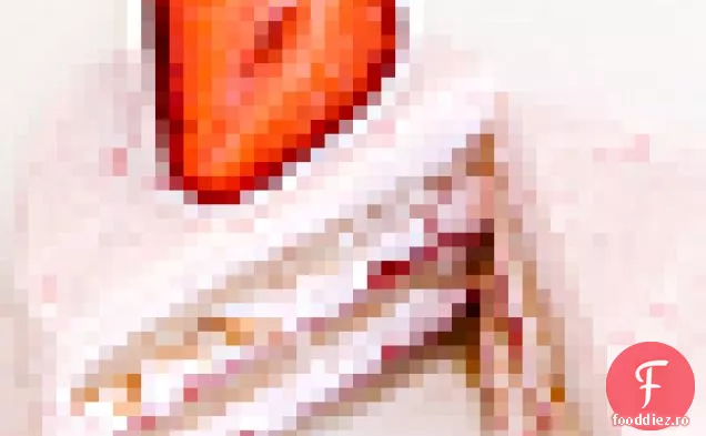 Tort De Șifon Cu Căpșuni Și Cremă De Unt