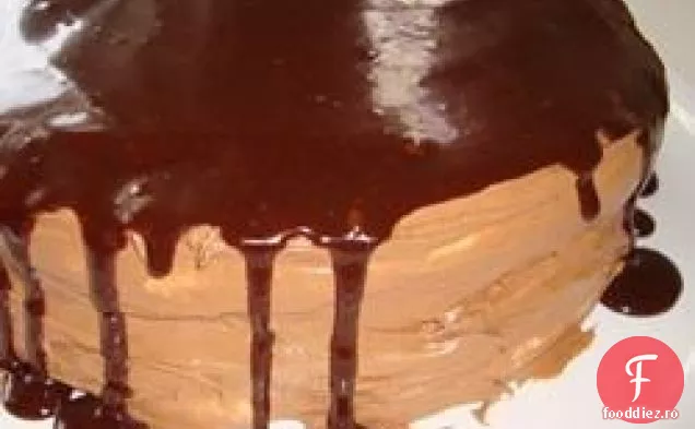 Tort De Bezea Cu Ciocolată Cu Scorțișoară Și Alune