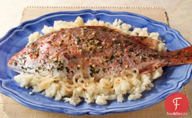 Snapper roșu cu Yuca de usturoi