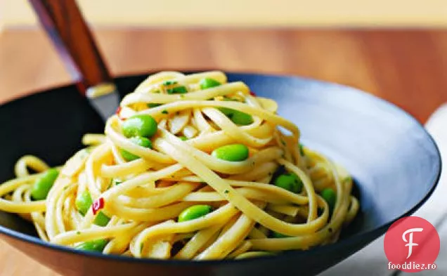 Linguine cu usturoi și soia