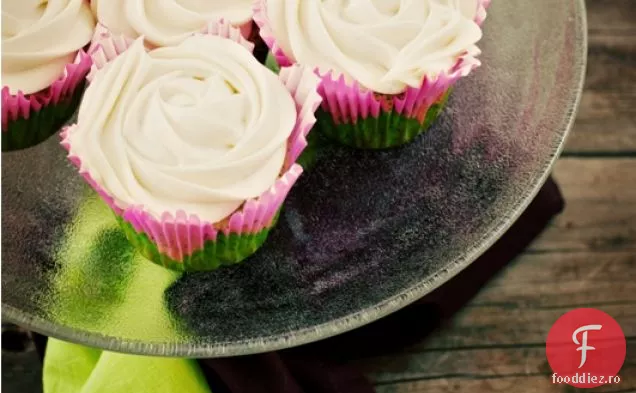 Cupcakes Cu Lămâie De Mac Cu Glazură De Brânză Cremă De Vanilie