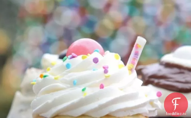 Cupcake Snickers Umplut Cu Mousse De Ciocolată