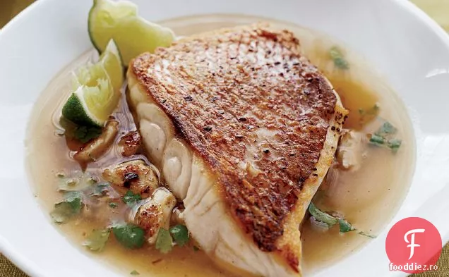 Snapper și Crab condimentat cu bulion de lime-coriandru