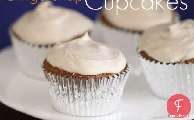 Cupcakes Gingersnap Cu Cremă Simplă De Unt De Scorțișoară De Fasole De Vanilie
