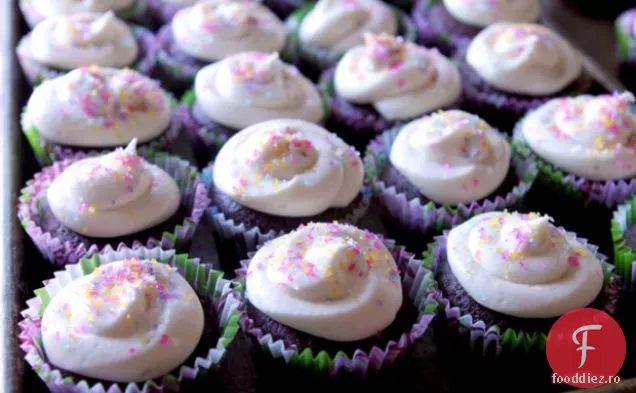 Cupcakes Din Catifea Roșie Pentru O Mulțime