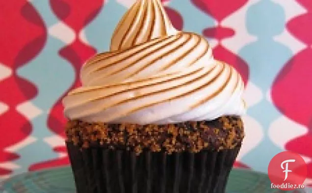 Cupcakes Cu Ciocolată Graham Cracker Cu Marshmallow Prăjită