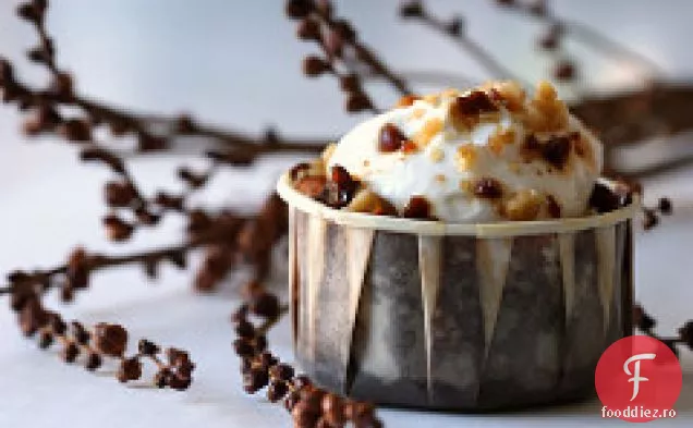 Cupcakes Cu Budincă De Pâine Cu Ciocolată Cu Nuci Prăjite, De Casă