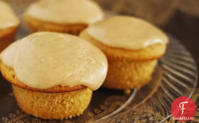 Cupcakes Cu Zahăr Brun Cu Glazură De Unt Brun De La Martha