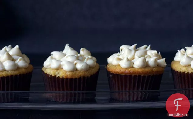 Cupcakes Cu Piersici Cu Glazură De Zahăr Brun