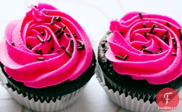 Cupcakes Bogate În Ciocolată Cu Glazură De Fasole De Vanilie