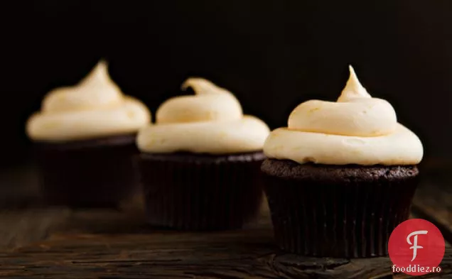 Cupcakes De Ciocolată Cu Glazură Portocalie
