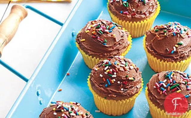 Cupcakes cu banane cu glazură de ciocolată