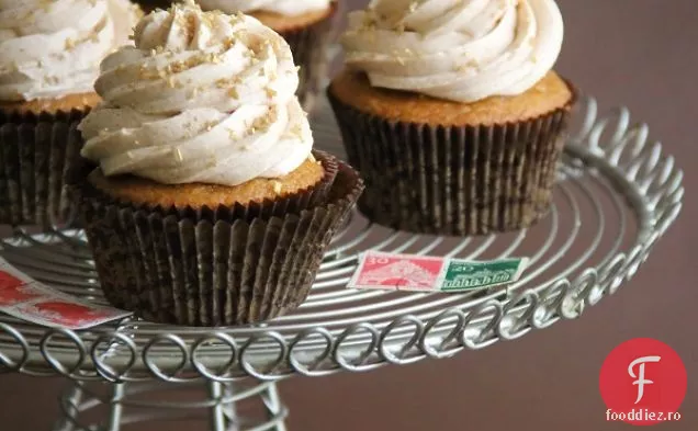 Cupcakes Cu Unt Maro De Dovleac Cu Glazură De Scorțișoară