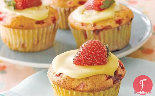 Cupcakes Cu Căpșuni Glazurate Cu Portocale