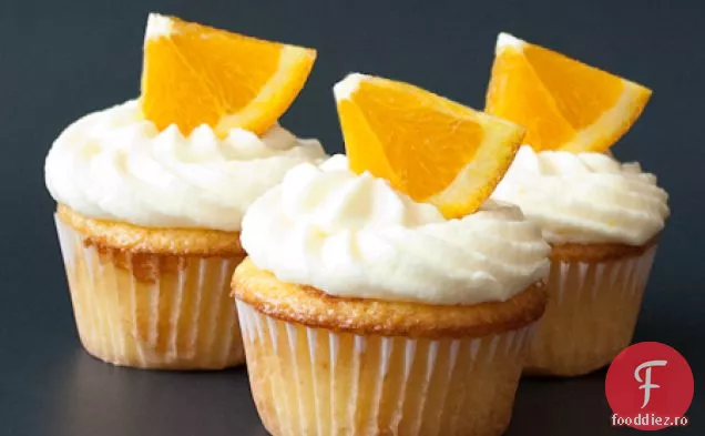 Cupcakes Proaspete De Portocale Cu Glazură De Unt De Portocale