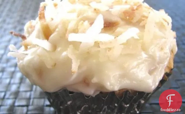 Cupcakes Cu Cremă De Nucă De Cocos Cu Glazură De Brânză Cremă De Nucă De Cocos Prăjită