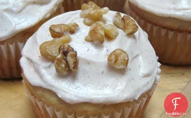 Cupcakes cu banane cu glazură de scorțișoară-vanilie
