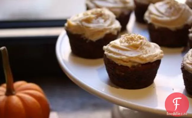 Cupcakes de dovleac cu glazură de brânză cremă Chai