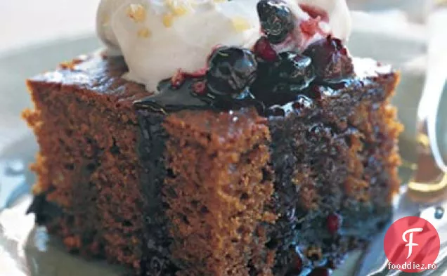 Tort de turtă dulce cu sos de afine