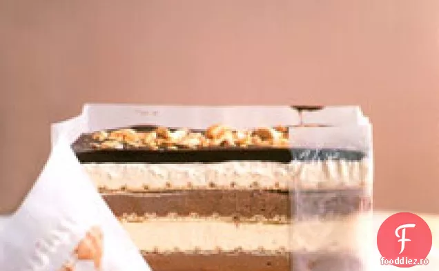 Tort de înghețată cu bară de arahide alb-negru