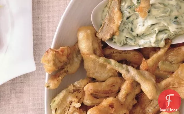 Fritters de anghinare cu sos de scufundare a zeiței verzi