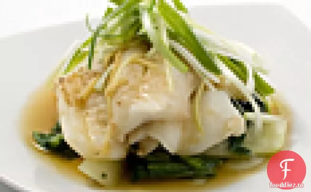 File de pește cu ghimbir de Scallion aburit cu Bok Choy