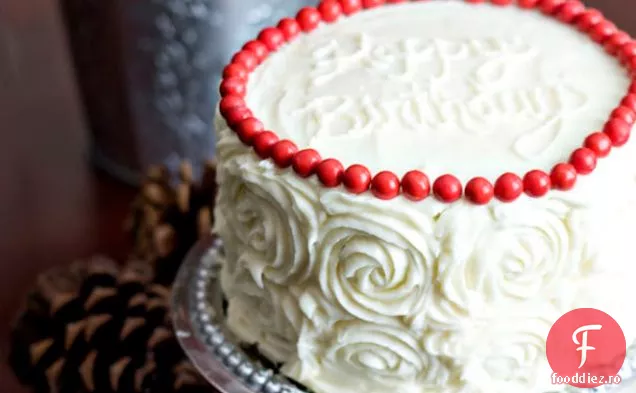 Tort Cu Strat De Cheesecake Din Catifea Roșie