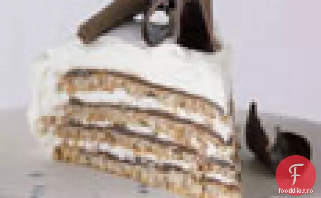 Tort cu strat de bezea, ciocolată și cremă Kirsch