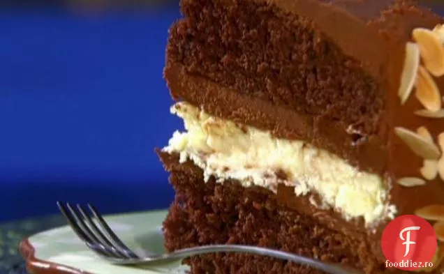 Tort cu strat de ciocolată cu umplutură de Cheesecake