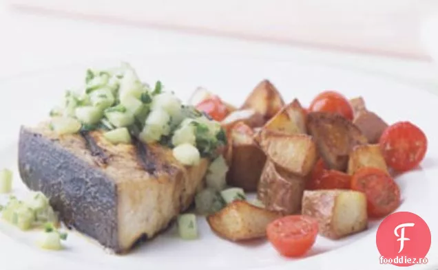 Pește-spadă la grătar cu Salsa de var de castraveți