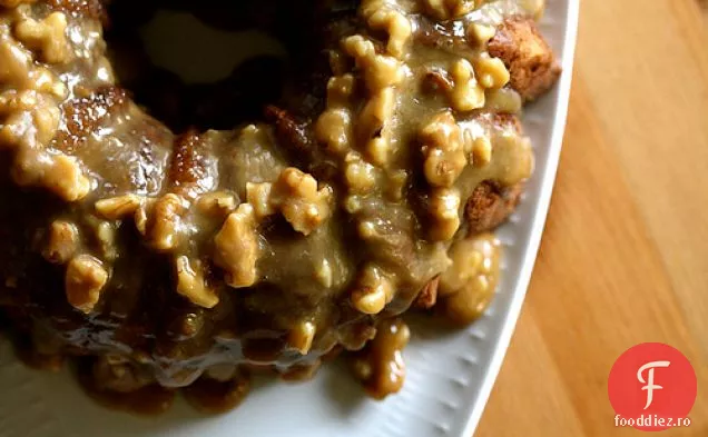 Tort Cu Condimente De Pere Cu Topping De Praline De Nuc