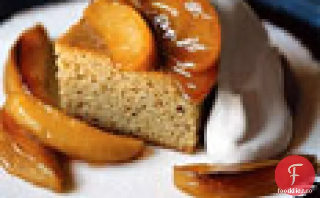 Tort de condimente cu zahăr brun cu smântână și mere caramelizate