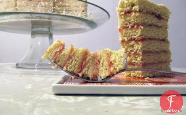 Tort Cu Stivă De Căpșuni