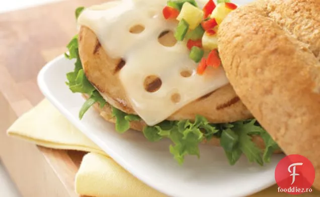 Pui La Grătar Cu Brânză Elvețiană Și Salsa De Ananas