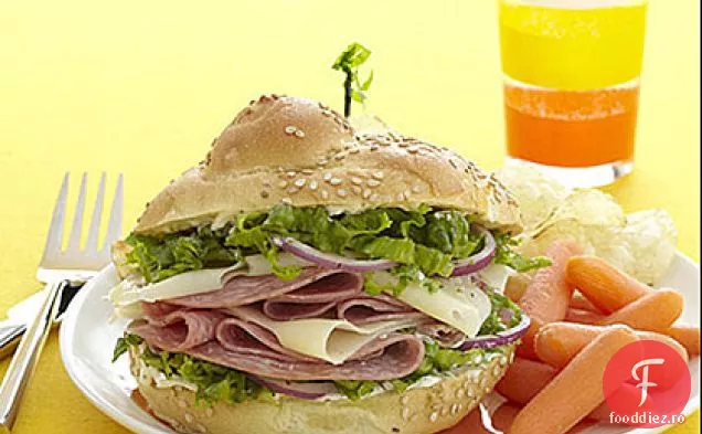 Salam și Swiss Hoagies
