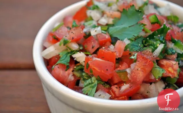 Tilapia crustă de făină de porumb cu Pico De Gallo