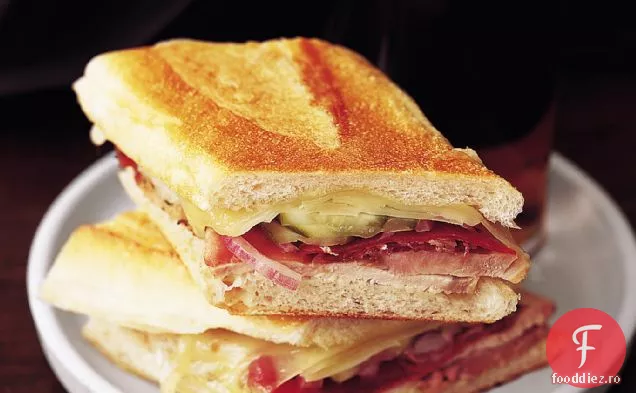 Sandvișuri de porc prăjite cubaneze cu sos Mojo