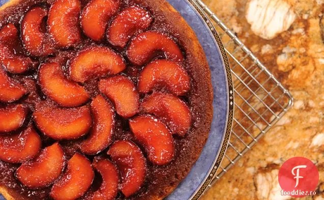 Tortul cu prune Tatin al lui Ina Garten