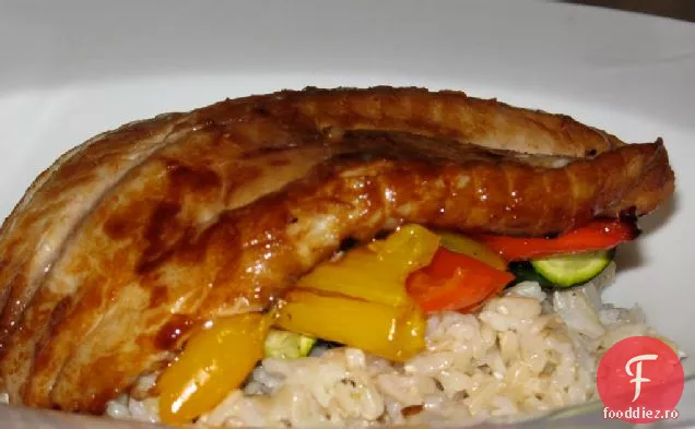 Tilapia glazurată cu miere cu legume prăjite