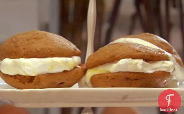 Turtă dulce Whoopie plăcinte cu lămâie-melasă învârtit pufos glazura